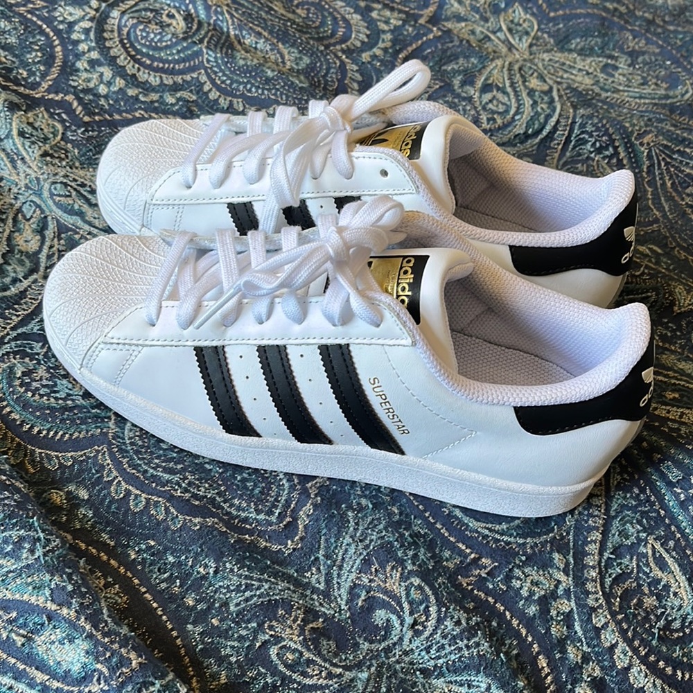 Adidas superstars size 9 women’s